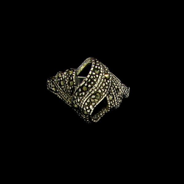 Marcasite & Sterling Silver Ring: Marcasite and Sterling Silver Ring - Bid with utmost confidence from GovernmentAuction.com. We have been in business for over 35 years, and pride ourselves on perfect customer service.