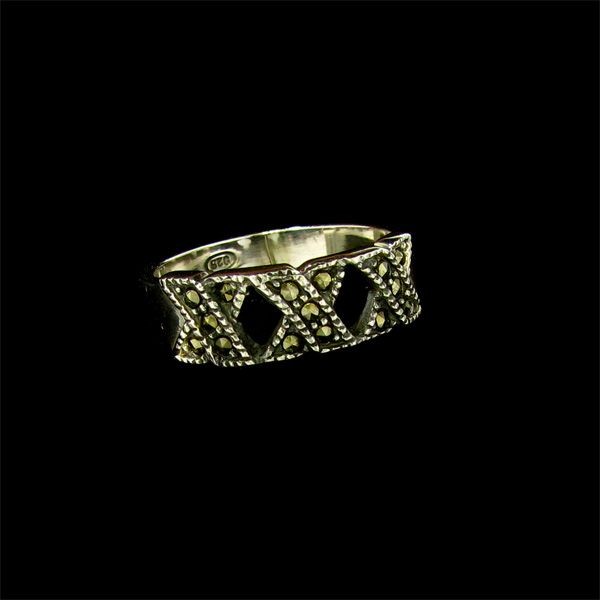 Marcasite & Sterling Silver Ring: Marcasite and Sterling Silver Ring - Bid with utmost confidence from GovernmentAuction.com. We have been in business for over 35 years, and pride ourselves on perfect customer service.