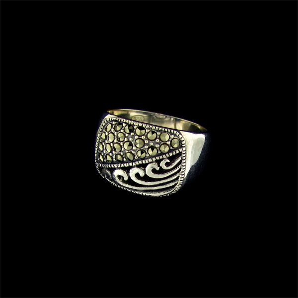 Marcasite & Sterling Silver Ring: Marcasite and Sterling Silver Ring - Bid with utmost confidence from GovernmentAuction.com. We have been in business for over 35 years, and pride ourselves on perfect customer service.