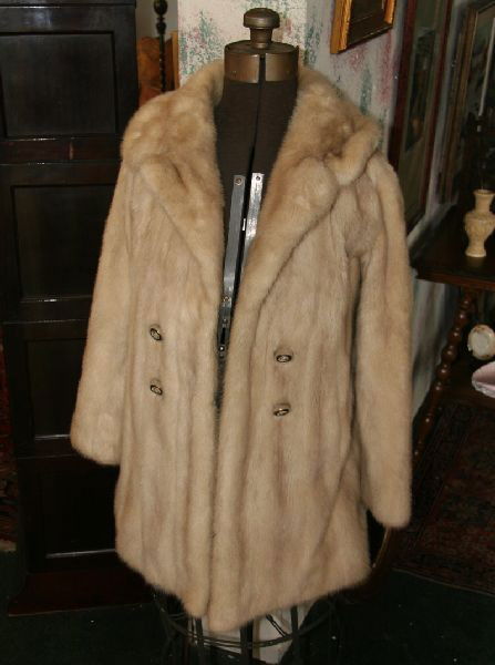 Bisque Colored Mink Coat: Bisque Colored Mink Coat-Thank you for viewing this Item. We hope that you are successful in your bidding. For over 30 years we have given the best possible customer service to our