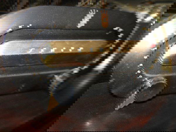 Zenith Radio: Zenith Radio - Thank you for viewing this Item. We hope that you are successful in your bidding. For over 30 years we have given the best possible customer service to our 1000's of repeat buyers.