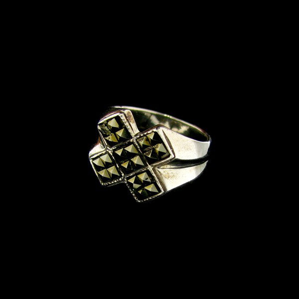 Marcasite & Sterling Silver Ring: Marcasite and Sterling Silver Ring - Bid with utmost confidence from GovernmentAuction.com. We have been in business for over 35 years, and pride ourselves on perfect customer service.