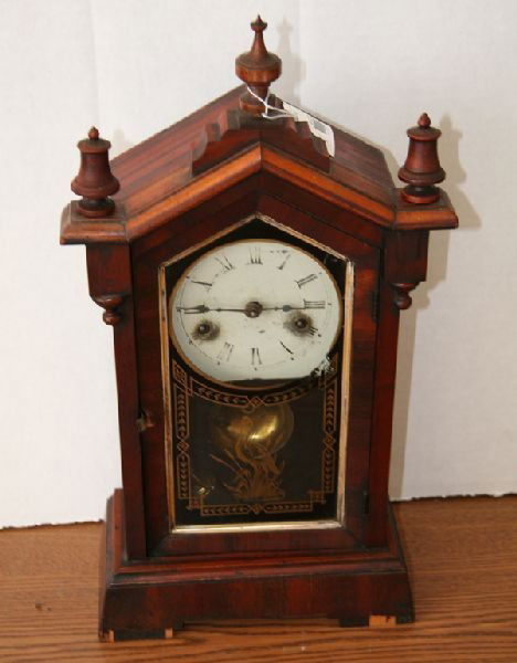 Early American Mantelpiece Clock: Early American Mantelpiece Clock- Thank you for viewing this Item. We hope that you are successful in your bidding. For over 30 years we have given the best possible customer service to o