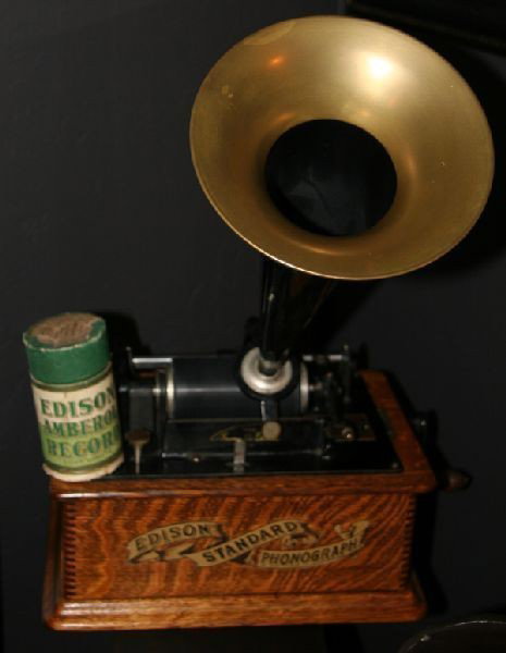 Early Restored Edison Phonograph 1910: Early Restored Edison Phonograph 1910-Thank you for viewing this Item. We hope that you are successful in your bidding. For over 30 years we have given the best possible customer service to our 1000's