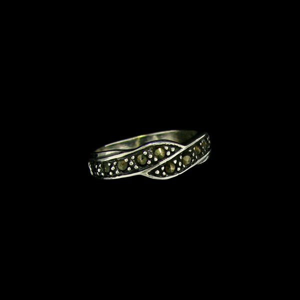 Marcasite & Sterling Silver Ring: Marcasite and Sterling Silver Ring - Bid with utmost confidence from GovernmentAuction.com. We have been in business for over 35 years, and pride ourselves on perfect customer service.