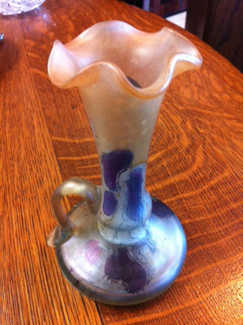 Loetz Art Glass Vase with Handle: Loetz Art Glass Vase with Handle Thank you for viewing this Item. We hope that you are successful in your bidding. For over 30 years we have given the best possible customer service to ou