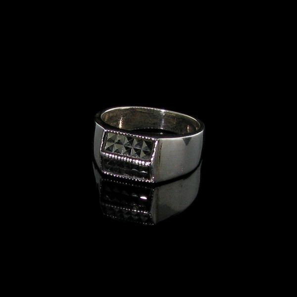 Marcasite & Sterling Silver Ring: Marcasite and Sterling Silver Ring - Bid with utmost confidence from GovernmentAuction.com. We have been in business for over 35 years, and pride ourselves on perfect customer service.