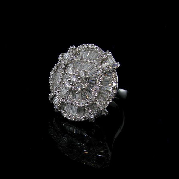 APP: 22.9k 18 kt. White Gold, 2.61CT & Diamond Ring: 18 kt. White Gold, 2.61CT and Diamond Ring - Appraisal Value: $22.9K - Bid with utmost confidence from GovernmentAuction.com. We have been in business for over 35 years, and pride ourselves on perfect