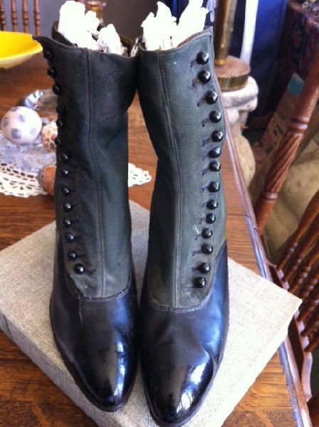 1800s Ladies Fancy Tall Leather/Suede Boot: 1800's Ladies Fancy Tall Leather/Suede Boot w/Side ButtonsThank you for viewing this Item. We hope that you are successful in your bidding. For over 30 years we have given the best possi