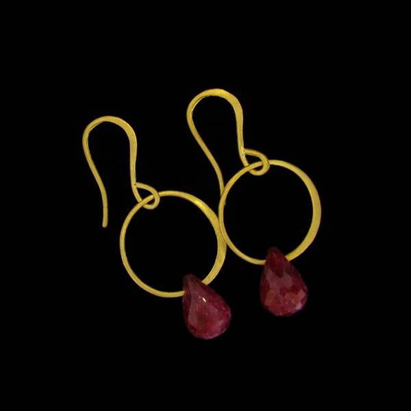 APP: 11k 24kt Gold 21CT Ruby & Sterling Silver Earrings: 24 kt. Gold Overlay 21.24CT Ruby, and Sterling Silver Earrings - Appraisal Value: $11.4K - Bid with utmost confidence from GovernmentAuction.com. We have been in business for over 35 years, and pride 