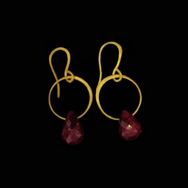 APP: 13k 24ktGold 24CT Ruby, & Sterling Silver Earrings: 24 kt. Gold Overlay 24.62CT Ruby, and Sterling Silver Earrings - Appraisal Value: $13.2K - Bid with utmost confidence from GovernmentAuction.com. We have been in business for over 35 years, and pride 