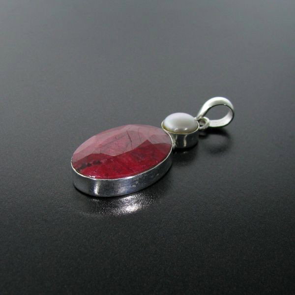 APP: 13k 34CT Ruby w/Pearls & Sterling Silver Pendant: 34.34CT Ruby With Pearls and Sterling Silver Pendan - Appraisal Value: $13.6K - Bid with utmost confidence from GovernmentAuction.com. We have been in business for over 35 years, and pride ourselves o