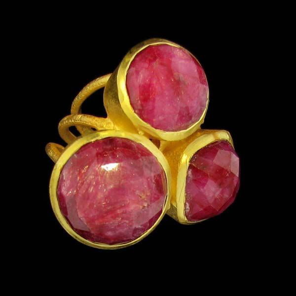 APP: 10k 24kt Gold, 24CTRuby, & Sterling Silver Ring: 24 kt. Gold Overlay, 24.27CT Ruby, And Sterling Silver Ring - Appraisal Value: $10.3K - Bid with utmost confidence from GovernmentAuction.com. We have been in business for over 35 years, and pride our