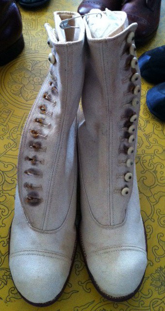 Antique 1800's Cream Colored-Button Up-Canvas Boots: Antique 1800's Cream Colored-Button Up-Canvas Boots - Thank you for viewing this Item. We hope that you are successful in your bidding. For over 30 years we have given the best possible customer servi