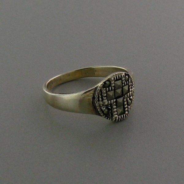 Marcasite & Sterling Silver Ring: Marcasite and Sterling Silver Ring - Bid with utmost confidence from GovernmentAuction.com. We have been in business for over 35 years, and pride ourselves on perfect customer service.