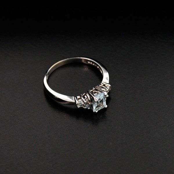 APP: 1k 14kt White Gold, 0CT Aquamarine & Diamond Ring: 14 kt. White Gold, 0.65CT Aquamarine and Diamond Ring - Appraisal Value: $1.5K - Bid with utmost confidence from GovernmentAuction.com. We have been in business for over 35 years, and pride ourselves