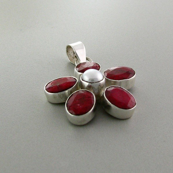 APP: 4k 11.30CT Ruby w/Pearls & Sterling Silver Pendant: 11.30CT Ruby With Pearls and Sterling Silver Pendan - Appraisal Value: $4.2K - Bid with utmost confidence from GovernmentAuction.com. We have been in business for over 35 years, and pride ourselves on