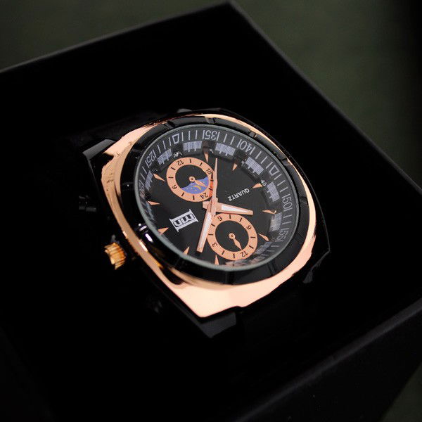 MN Quartz Men's Watch: MN Quartz Mens Watch - Bid with utmost confidence from GovernmentAuction.com. We have been in business for over 35 years, and pride ourselves on perfect customer service.