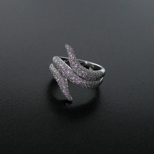 APP: 7.1k 18 kt. White Gold, 1.20CT Diamond Ring: 18 kt. White Gold, 1.20CT Diamond Ring - Appraisal Value: $7.1K - Bid with utmost confidence from GovernmentAuction.com. We have been in business for over 35 years, and pride ourselves on perfect cust