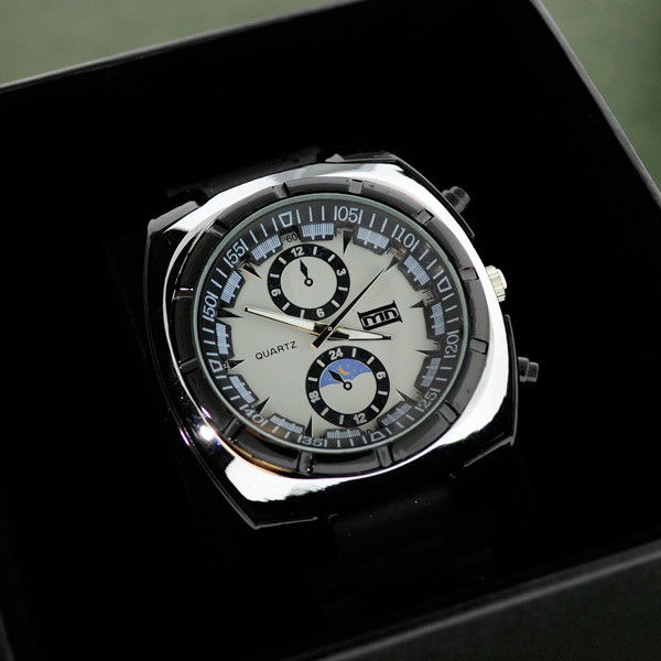 MN Quartz Men's Watch: MN Quartz Mens Watch - Bid with utmost confidence from GovernmentAuction.com. We have been in business for over 35 years, and pride ourselves on perfect customer service.