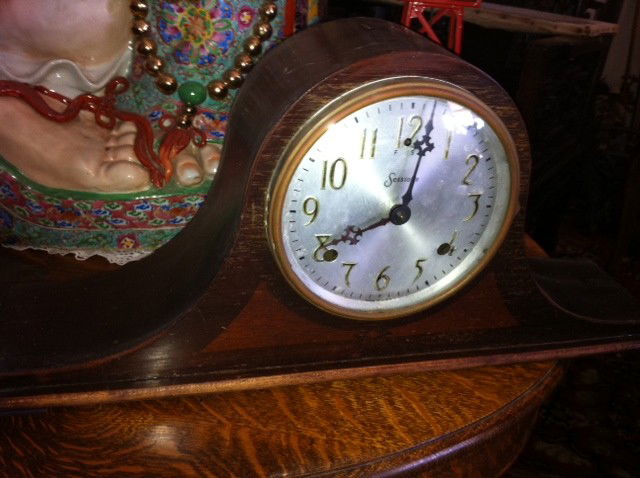 Antique Sessions Wooden Mantle Clock: Antique Sessions Wooden Mantle Clock - Thank you for viewing this Item. We hope that you are successful in your bidding. For over 30 years we have given the best possible customer service to our 1000'