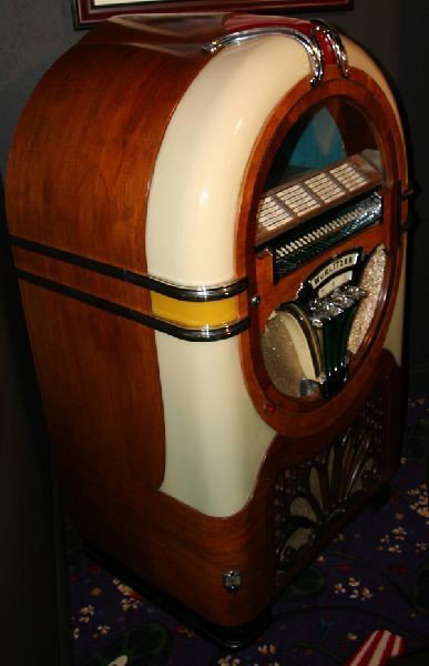 Early Wurlitzer Juke Box-Great Condition: Early Wurlitzer Juke Box-Great Condition-Thank you for viewing this Item. We hope that you are successful in your bidding. For over 30 years we have given the best possible customer service to our 100