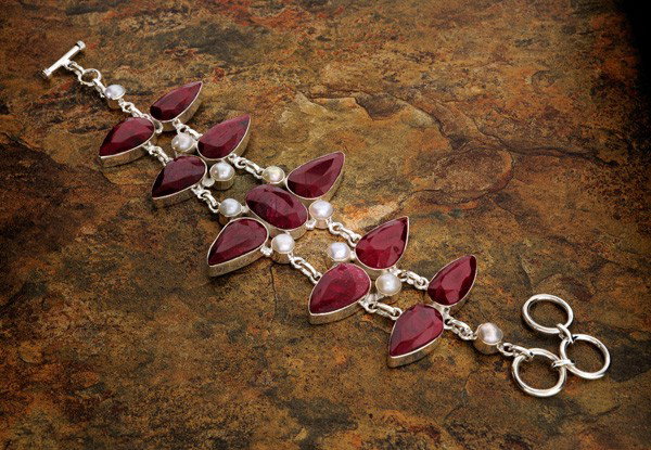 APP: 28k 140CTRuby w/Pearls & Sterling Silver Bracelet: 140.76CT Ruby W/ Pearls and Sterling Silver Bracelet - Appraisal Value: $28.5K - Bid with utmost confidence from GovernmentAuction.com. We have been in business for over 35 years, and pride ourselves 