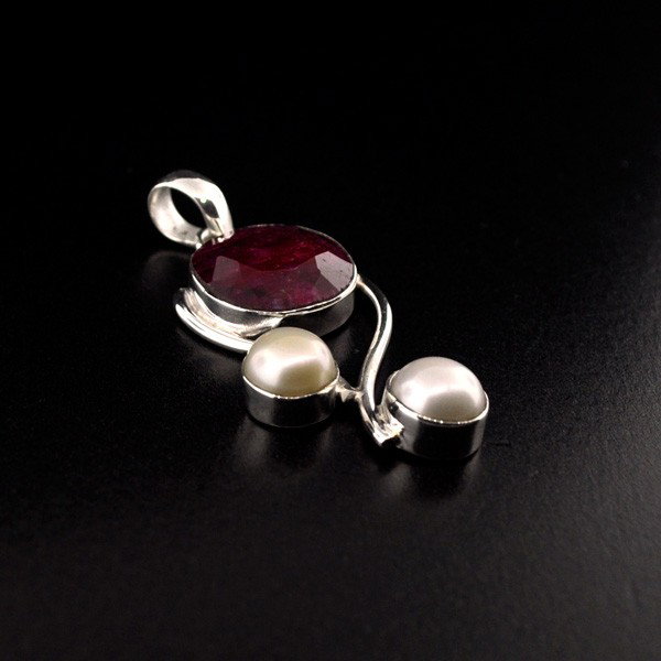 APP: 8k 15CTRuby w/Pearls & Sterling Silver Pendant: 15.96CT Ruby With Pearls and Sterling Silver Pendan - Appraisal Value: $8.1K - Bid with utmost confidence from GovernmentAuction.com. We have been in business for over 35 years, and pride ourselves on