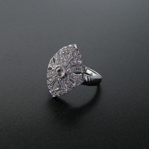 APP: 4k 18 kt. White Gold, & 0.59CT Diamond Ring: 18 kt. White Gold, and 0.59CT Diamond Ring - Appraisal Value: $4.0K - Bid with utmost confidence from GovernmentAuction.com. We have been in business for over 35 years, and pride ourselves on perfect 