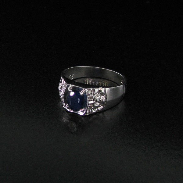 APP: 2k 1CT Sapphire & Diamond, on Plated, Silver Ring: 1.03CT Blue Sapphire and Diamond ,on Platinum Plated, Sterling Silver Ring - Appraisal Value: $2.1K - Bid with utmost confidence from GovernmentAuction.com. We have been in business for over 35 years,