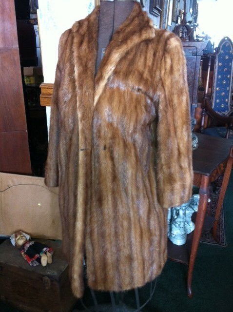 Women's Mink Fur Coat, Full Length: Women's Mink Fur Coat, Full Length - Thank you for viewing this Item. We hope that you are successful in your bidding. For over 30 years we have given the best possible customer service to our 1000