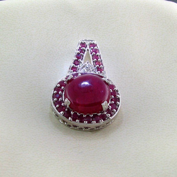 APP: 17k 18CT Ruby & Platinum Sterling Silver Pendant: 18.64CT Ruby and Platinum Overlay Sterling Silver Pendant - Appraisal Value: $17.0K - Bid with utmost confidence from GovernmentAuction.com. We have been in business for over 35 years, and pride ourse