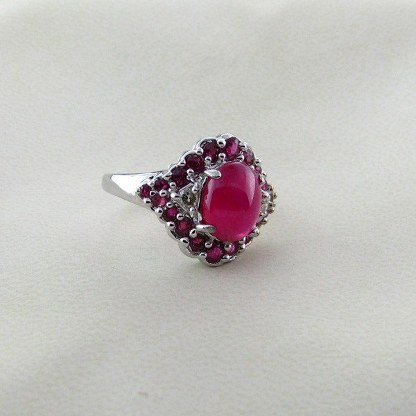 APP: 8k 5CTRuby & Platinum Overlay Sterling Silver Ring: 5.14CT Ruby and Platinum Overlay Sterling Silver Ring - Appraisal Value: $7.9K - Bid with utmost confidence from GovernmentAuction.com. We have been in business for over 35 years, and pride ourselves 
