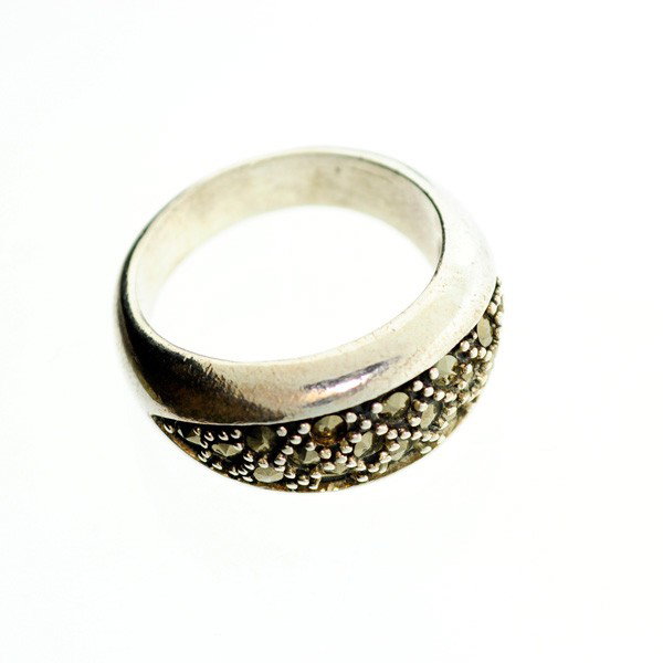 Marcasite & Sterling Silver Ring: Marcasite and Sterling Silver Ring - Bid with utmost confidence from GovernmentAuction.com. We have been in business for over 35 years, and pride ourselves on perfect customer service.