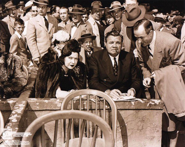 Babe Ruth - Signing Autographs - Photo: Babe Ruth - Signing Autographs - Photo - Bid with utmost confidence from GovernmentAuction.com. We have been in business for over 35 years, and pride ourselves on perfect customer service.