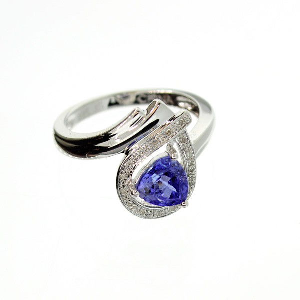 APP: 4k 18kt Gold/Silver, 1CT Tanzanite/Diamonds Ring: 18 kt. Gold and Silver Overlay, 1.64CT Tanzanite and Diamonds Ring - Appraisal Value: $4.2K - Bid with utmost confidence from GovernmentAuction.com. We have been in business for over 35 years, and pri