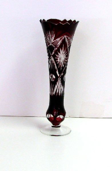 Bud Vase (crystal) Red: Bud Vase (crystal) Red - Bid with utmost confidence from GovernmentAuction.com. We have been in business for over 35 years, and pride ourselves on perfect customer service.