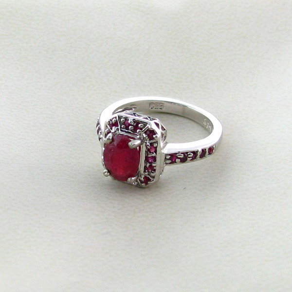 APP: 5k 1CTRuby & Platinum Overlay Sterling Silver Ring: 1.94CT Ruby and Platinum Overlay Sterling Silver Ring - Appraisal Value: $5.4K - Bid with utmost confidence from GovernmentAuction.com. We have been in business for over 35 years, and pride ourselves 
