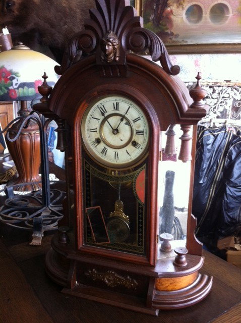 New Haven Co. Mantle Clock, Time & Strike -Runs Well: New Haven Co. Mantle Clock, Time & Strike -Runs Well - Thank you for viewing this Item. We hope that you are successful in your bidding. For over 30 years we have given the best possible customer s