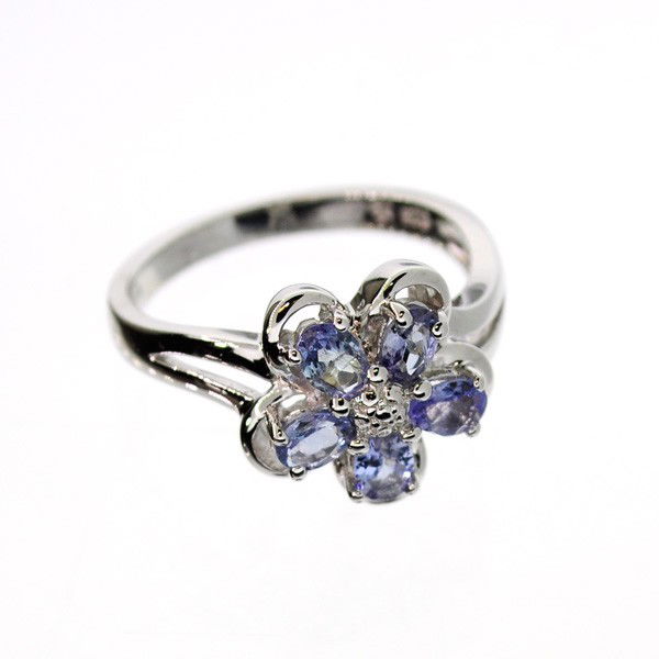 APP: 1k 18kt Gold & Silver Overlay, 0CTTanzanite Ring: 18 kt. Gold and Silver Overlay, 0.85CT Tanzanite Ring - Appraisal Value: $1.5K - Bid with utmost confidence from GovernmentAuction.com. We have been in business for over 35 years, and pride ourselves