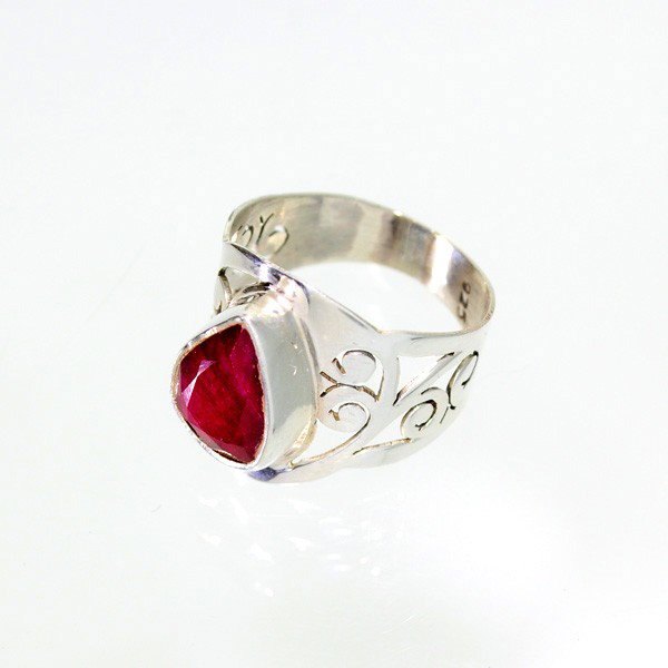 APP: 3.5k 2.86CT Ruby & Sterling Silver Ring: 2.86CT Ruby and Sterling Silver Ring - Appraisal Value: $3.4K - Bid with utmost confidence from GovernmentAuction.com. We have been in business for over 35 years, and pride ourselves on perfect custom