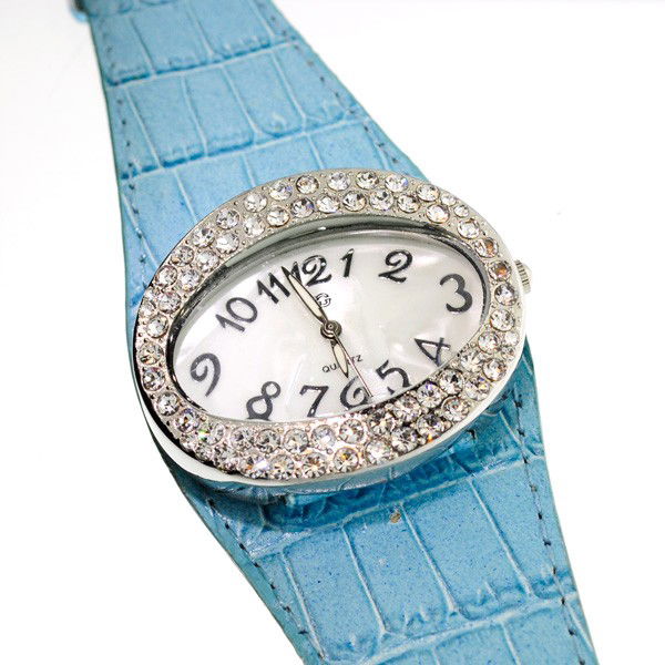GG WoMen's Blue Watch: GG Womens Blue Watch - Bid with utmost confidence from GovernmentAuction.com. We have been in business for over 35 years, and pride ourselves on perfect customer service.