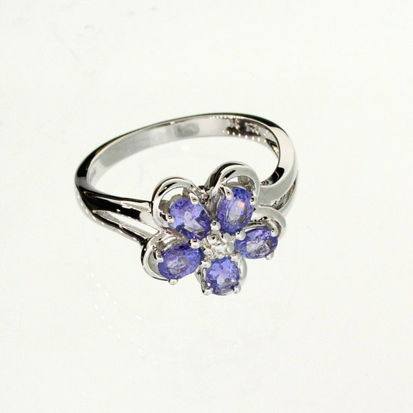 APP: 1k 18kt Gold & Silver Overlay, 0CTTanzanite Ring: 18 kt. Gold and Silver Overlay, 0.73CT Tanzanite Ring - Appraisal Value: $1.5K - Bid with utmost confidence from GovernmentAuction.com. We have been in business for over 35 years, and pride ourselves