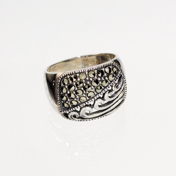 Marcasite & Sterling Silver Ring: Marcasite and Sterling Silver Ring - Bid with utmost confidence from GovernmentAuction.com. We have been in business for over 35 years, and pride ourselves on perfect customer service.