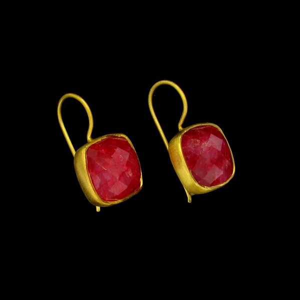 APP: 10k 24kt Gold Overlay, 13CT Ruby & Silver Earrings: 24 kt. Gold Overlay, 13.40CT Ruby and Sterling Silver Earrings - Appraisal Value: $10.1K - Bid with utmost confidence from GovernmentAuction.com. We have been in business for over 35 years, and pride 