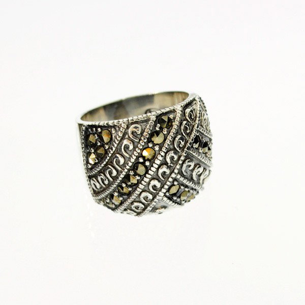 Marcasite & Sterling Silver Ring: Marcasite and Sterling Silver Ring - Bid with utmost confidence from GovernmentAuction.com. We have been in business for over 35 years, and pride ourselves on perfect customer service.