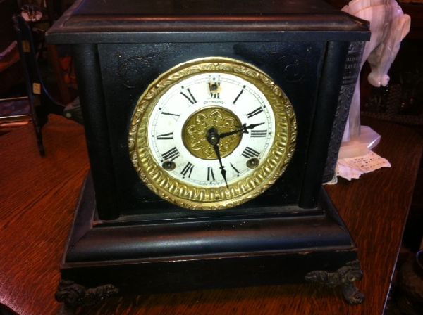 Mantle Clock, Time & Strike - Runs Well: Mantle Clock, Time & Strike - Runs Well - Thank you for viewing this Item. We hope that you are successful in your bidding. For over 30 years we have given the best possible customer service to our 10