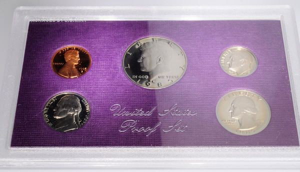1985 United States Proof Set Coin - Investment: 1985 United States Proof Set Coin - Bid with utmost confidence from GovernmentAuction.com. We have been in business for over 35 years, and pride ourselves on perfect customer service.