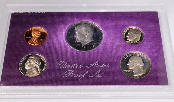 1985 United States Proof Set Coin - Investment: 1985 United States Proof Set Coin - Bid with utmost confidence from GovernmentAuction.com. We have been in business for over 35 years, and pride ourselves on perfect customer service.