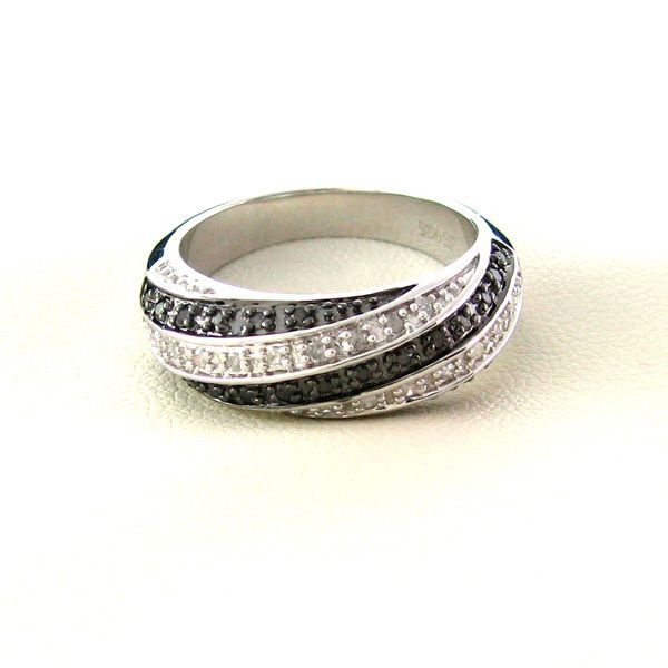 APP: 1k 18kt Gold, 1CT Diamond & Overlaid Silver Ring: 18 kt. Gold, 1.00CT Diamond and Platinum Overlayed Sterling Silver Ring - Appraisal Value: $1.2K - Bid with utmost confidence from GovernmentAuction.com. We have been in business for over 35 years, an